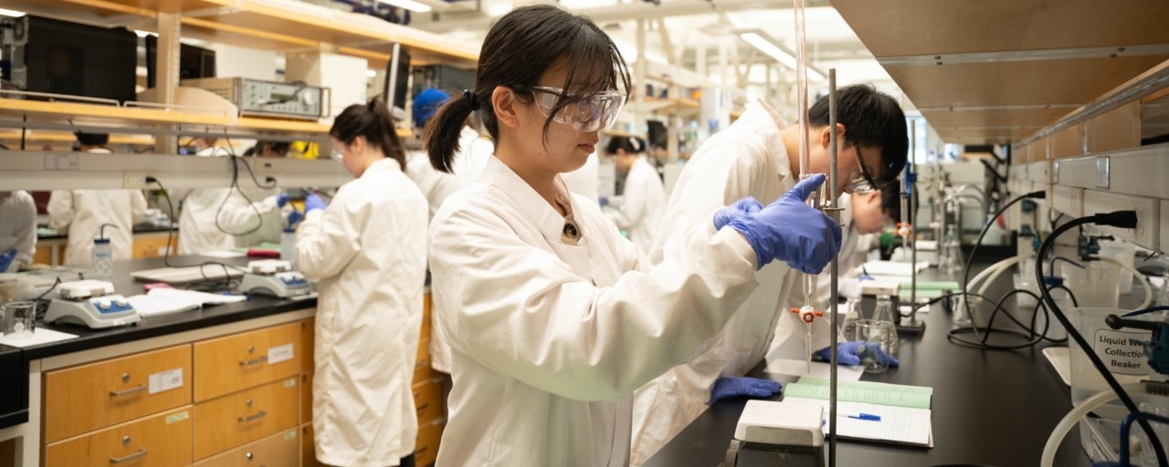 Faculty of Science - students in a lab